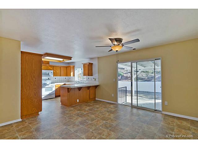 585 E Bobier Dr, Vista, CA 92084 photo 9