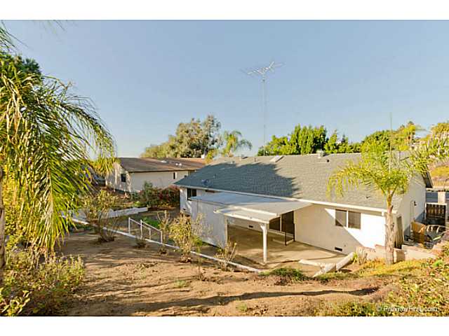 585 E Bobier Dr, Vista, CA 92084 photo 23