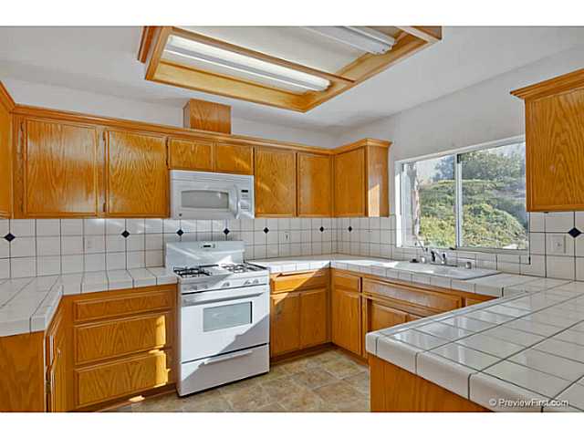 585 E Bobier Dr, Vista, CA 92084 photo 11