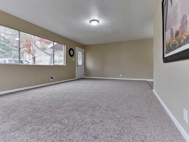 3991 Cameo Dr, Oceanside, CA 92056 photo 5