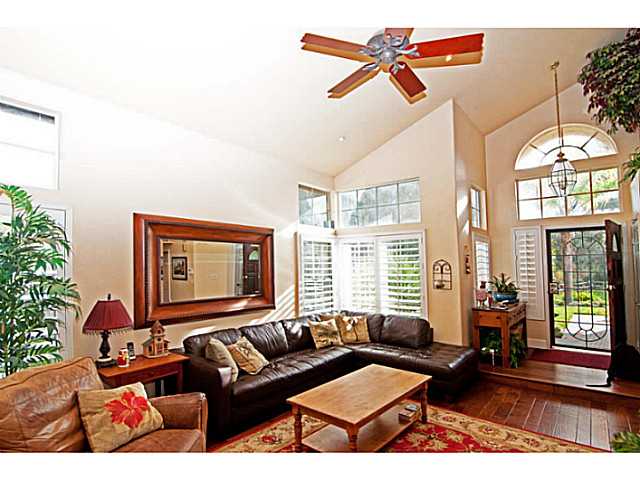 334 Valleytree Pl, Escondido, CA 92026 photo 4