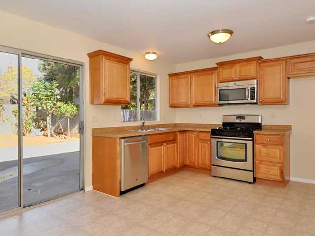 515 Sancado Ter, Fallbrook, CA 92028 photo 2