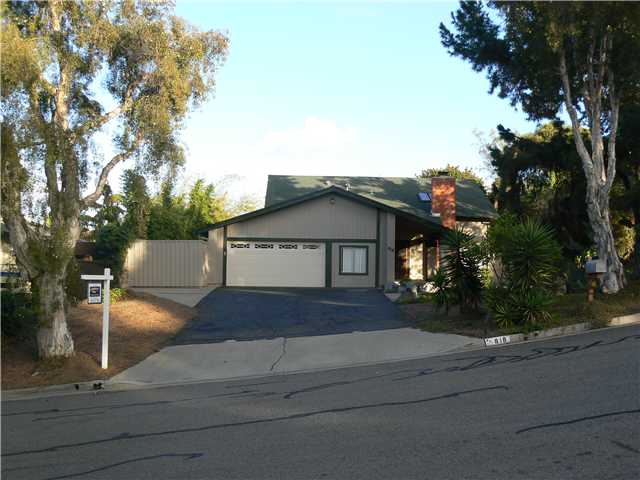 818 Centennial Dr, Vista, CA 92081 photo 2