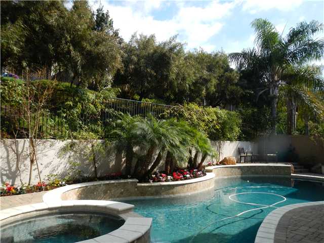 6582 Robinea Dr, Carlsbad, CA 92011 photo 2