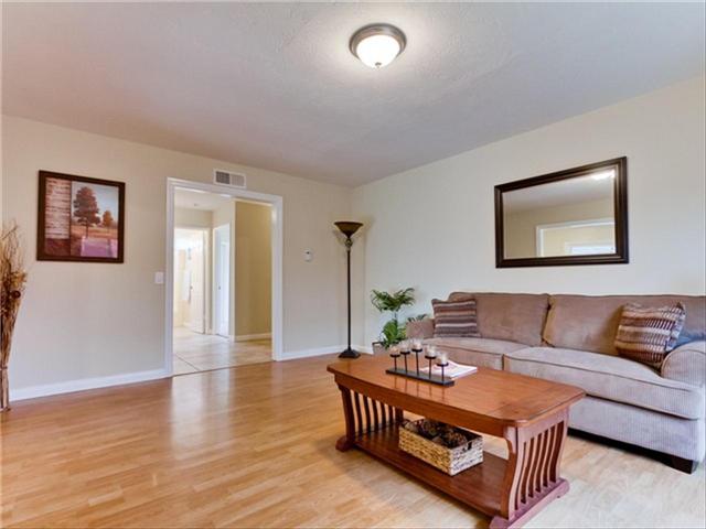 632 Lynnette Cir, Vista, CA 92084 photo 4