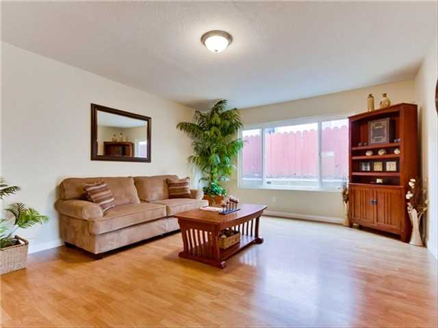 632 Lynnette Cir, Vista, CA 92084 photo 3