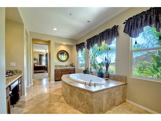 3828 Emma Rd, Vista, CA 92084 photo 12