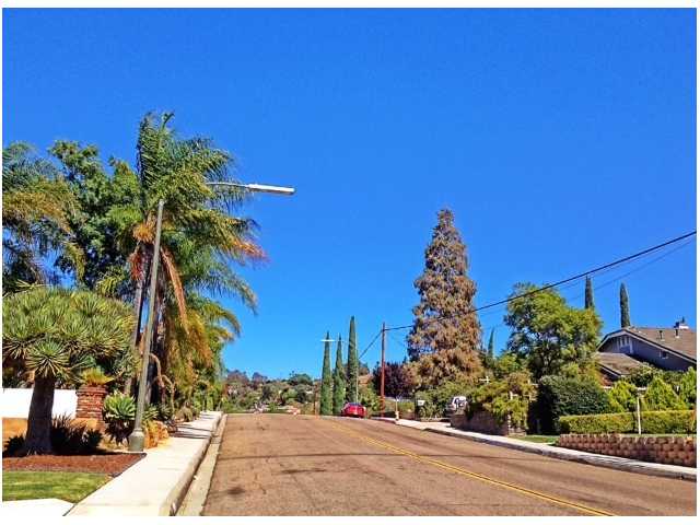 519 E 9th Ave, Escondido, CA 92025 photo 2