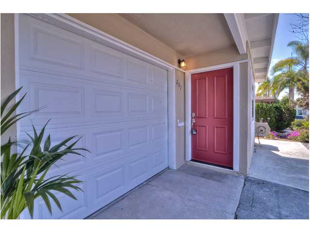 207 Coneflower St, Encinitas, CA 92024 photo 2