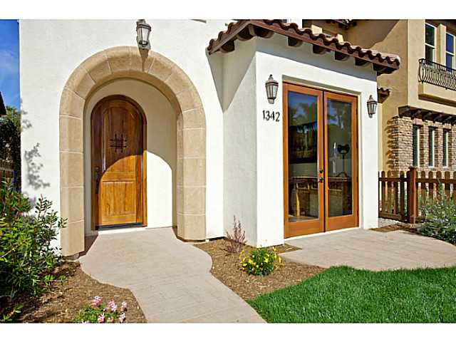 1342 Thomas St, San Diego, CA 92109 photo 3