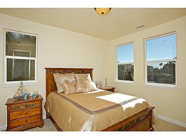 1342 Thomas St, San Diego, CA 92109 photo 17