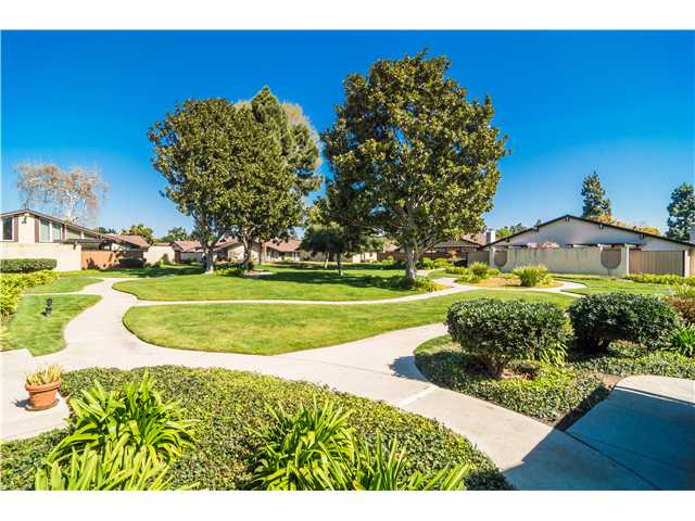 470 Parkside Dr, Oceanside, CA 92058 photo 2