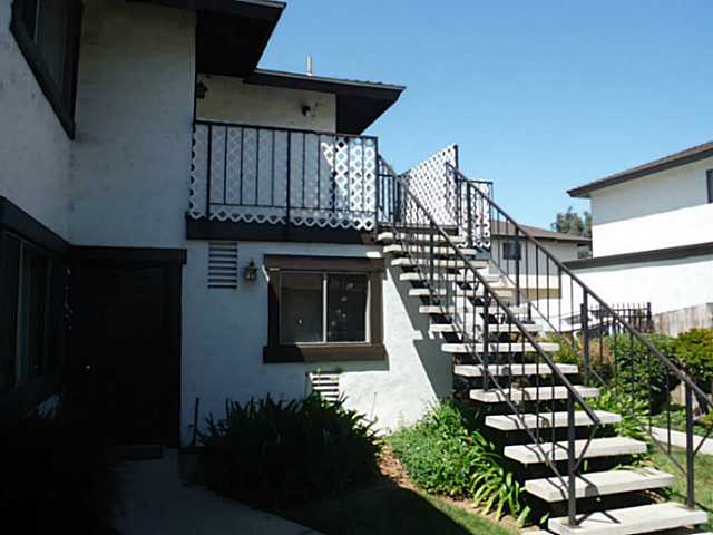 1208 Monique Ct, Vista, CA 92084 photo 4