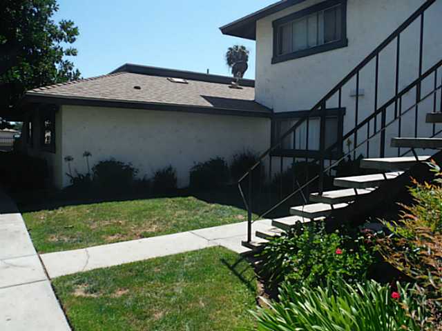 1208 Monique Ct, Vista, CA 92084 photo 2
