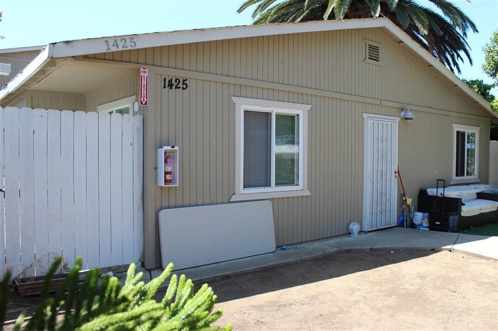 1425 Bush, Oceanside, CA 92054 photo 3