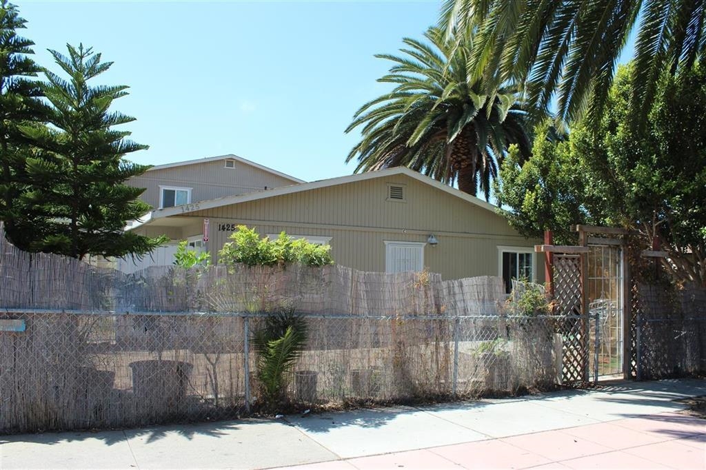 1425 Bush, Oceanside, CA 92054 photo 4