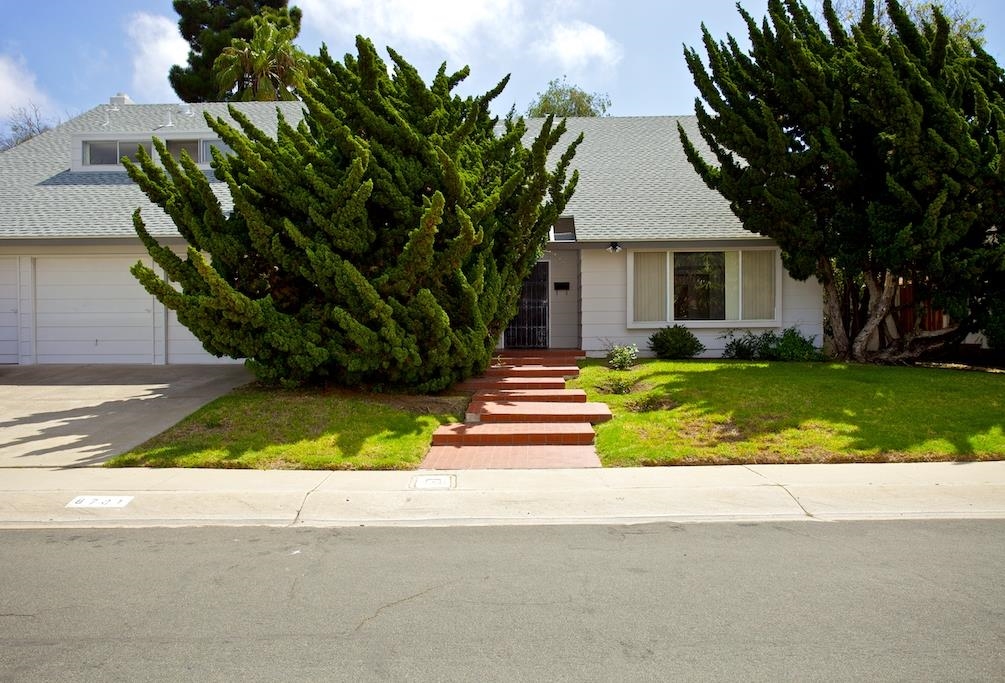 8761 Cliffridge, La Jolla, CA 92037 photo 2