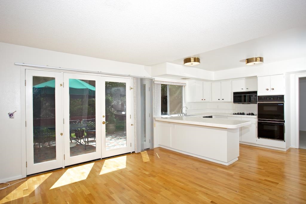 8761 Cliffridge, La Jolla, CA 92037 photo 7