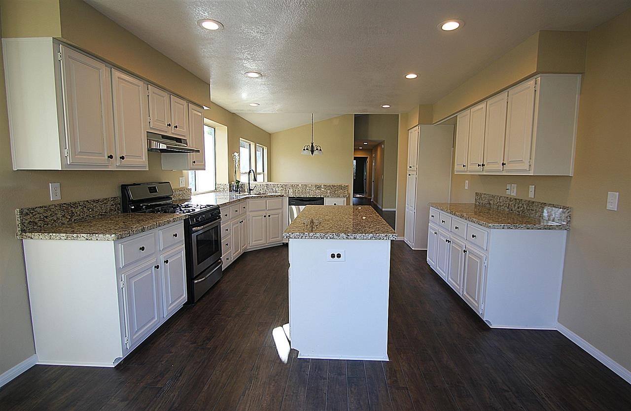 2353 Mapleleaf, Vista, CA 92081 photo 3