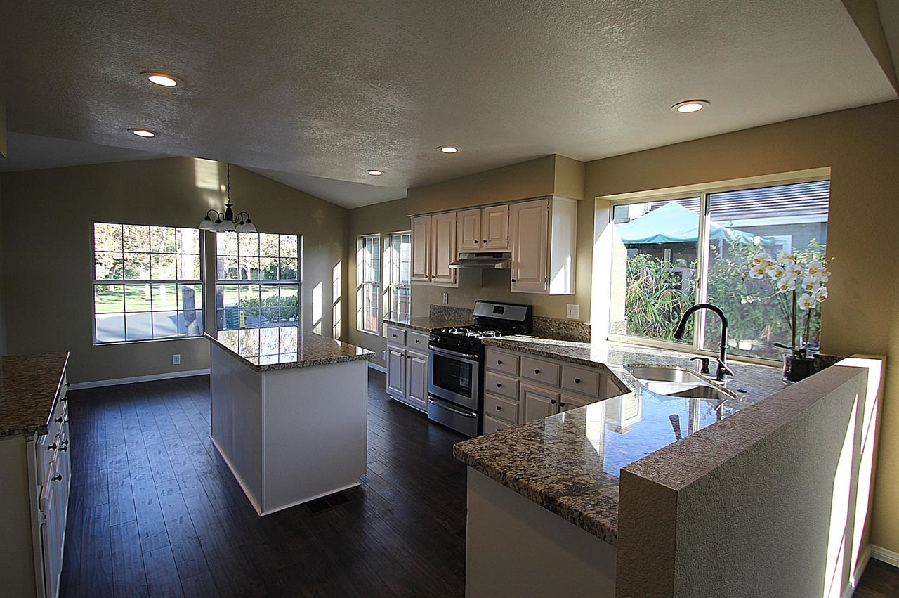 2353 Mapleleaf, Vista, CA 92081 photo 4