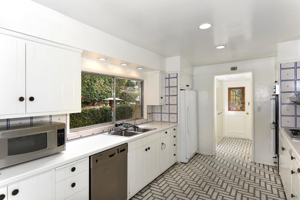 7915 Lowry Ter, La Jolla, CA 92037 photo 15