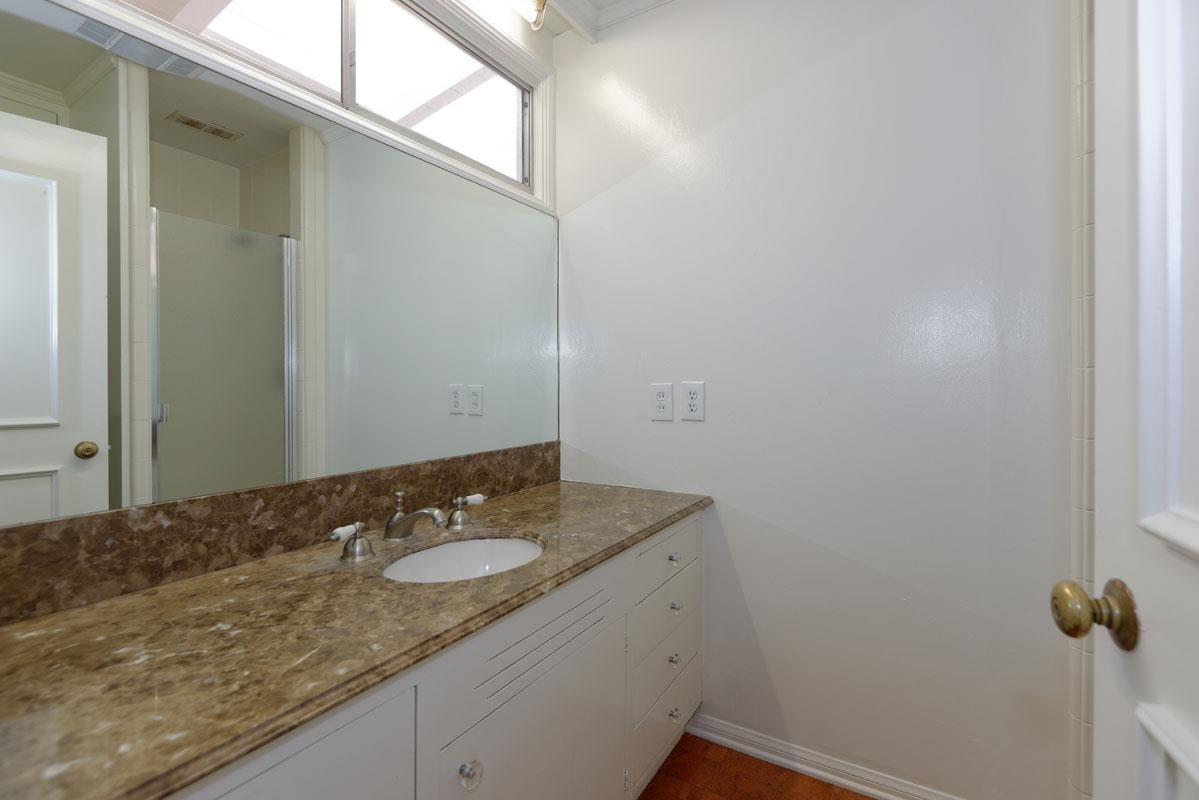 7915 Lowry Ter, La Jolla, CA 92037 photo 22