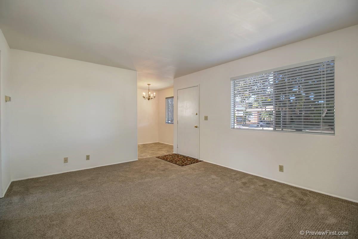 114 Magdalena Dr, Oceanside, CA 92057 photo 3