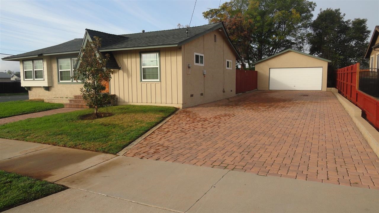 698 Waterloo, El Cajon, CA 92019 photo 2