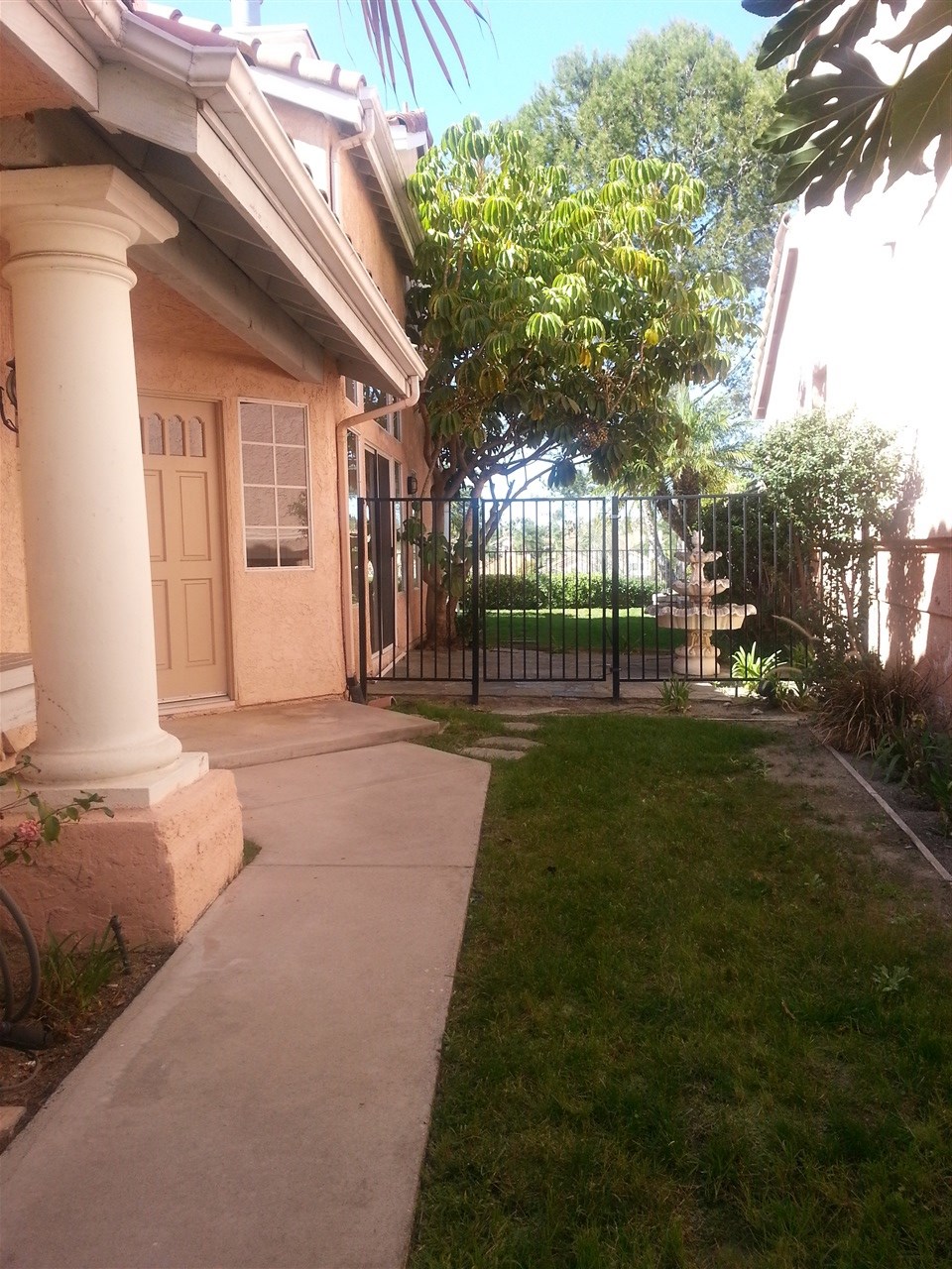 1418 Golfcrest Pl, Vista, CA 92081 photo 2