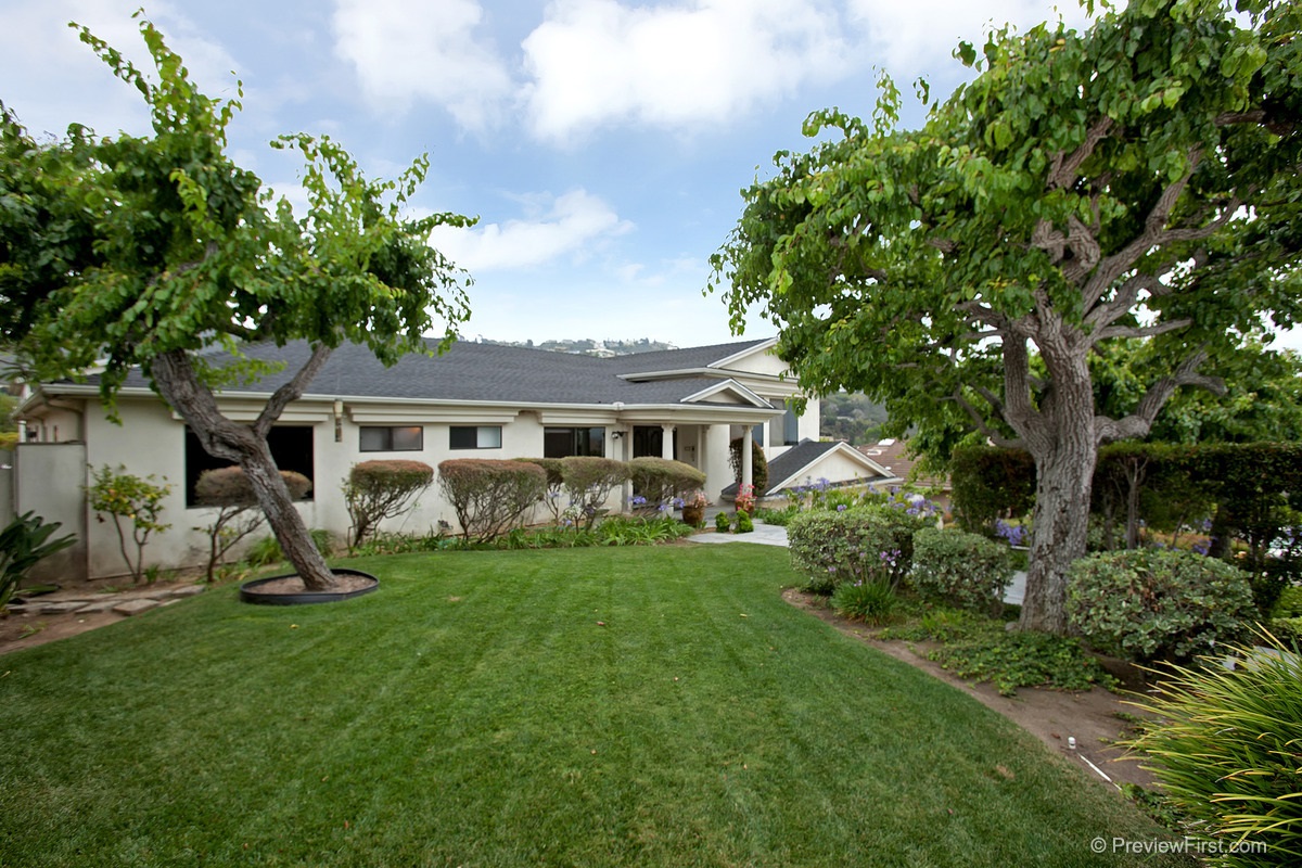 2641 Costebelle Dr, La Jolla, CA 92037 photo 3