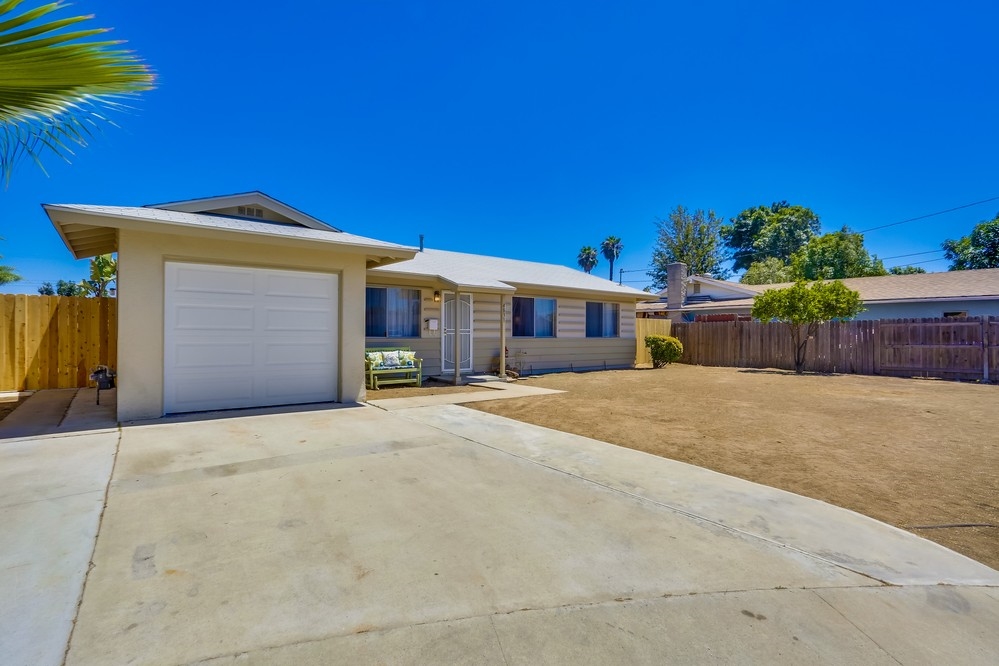 4831 Sol Sitio, Oceanside, CA 92057 photo 2