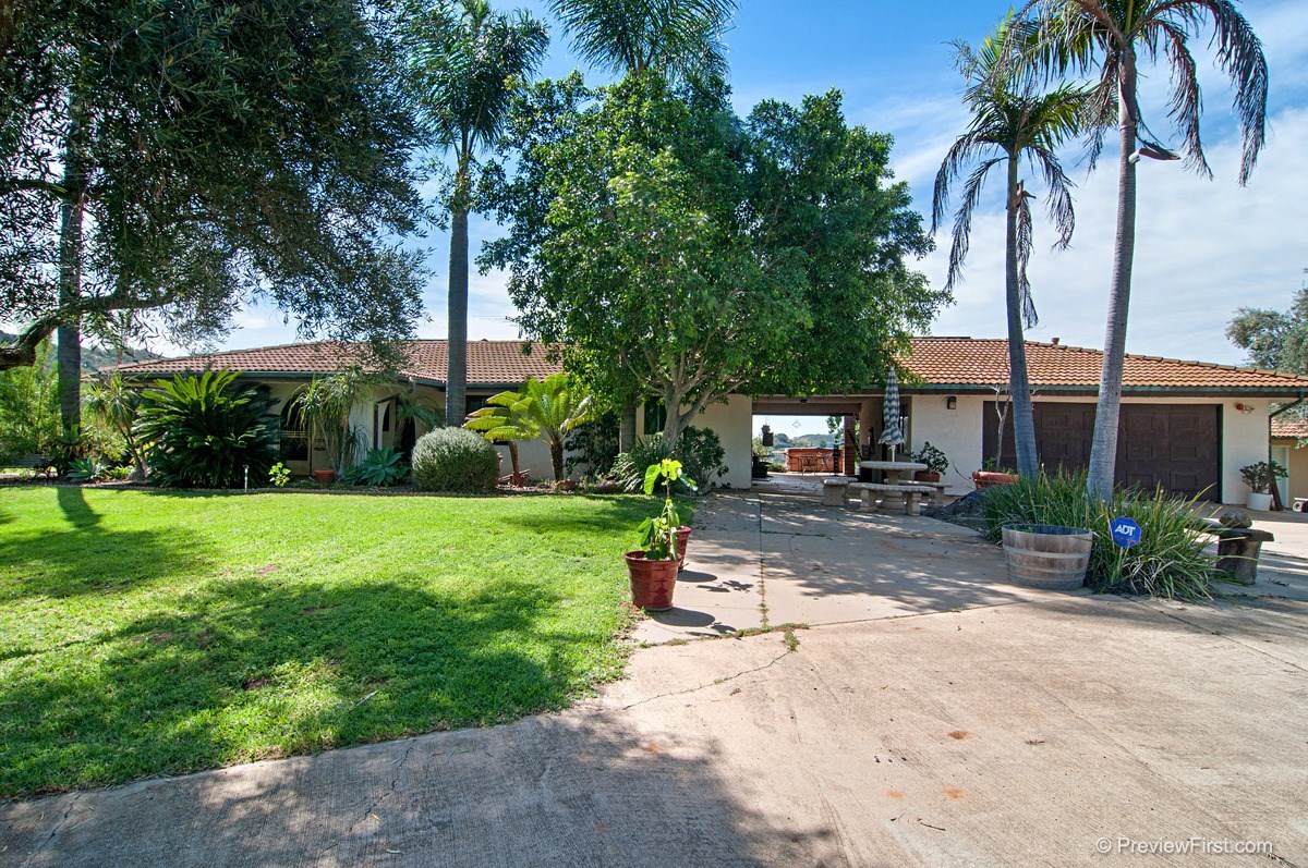 2740 Rainbow Gln, Fallbrook, CA 92028 photo 1