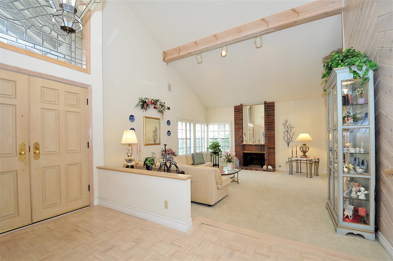 380 Surrey Dr, Bonita, CA 91902 photo 3