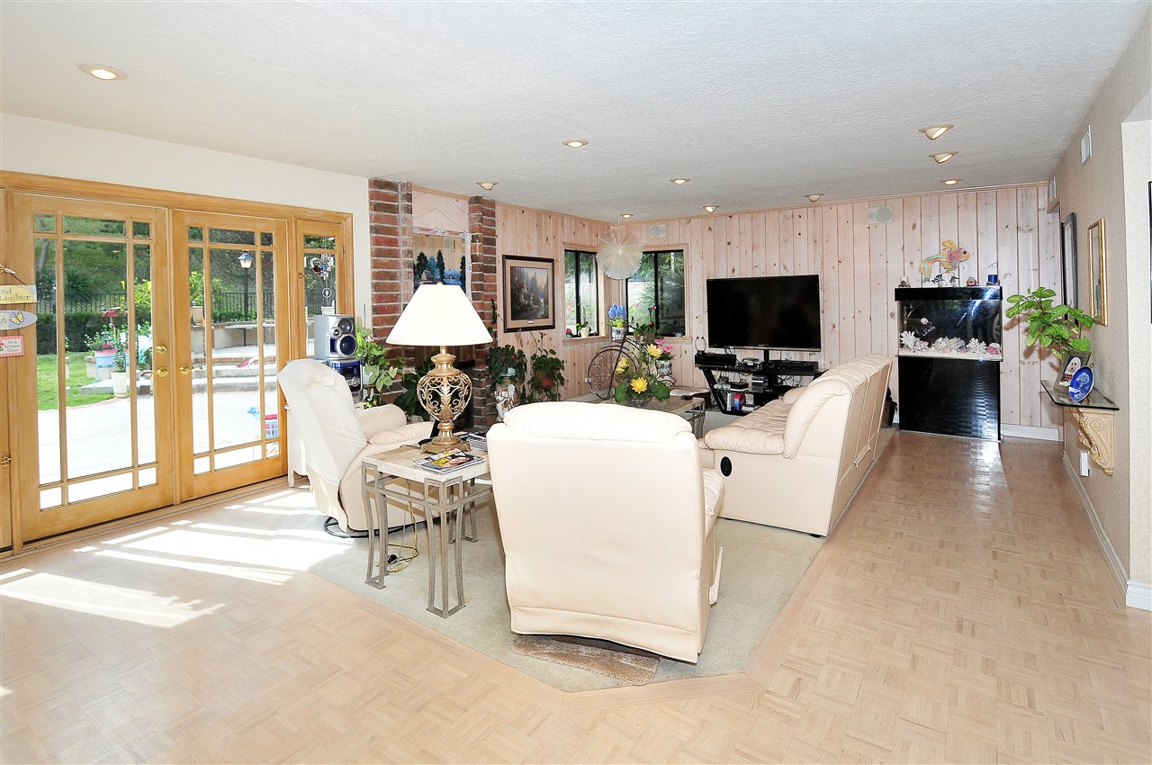 380 Surrey Dr, Bonita, CA 91902 photo 8