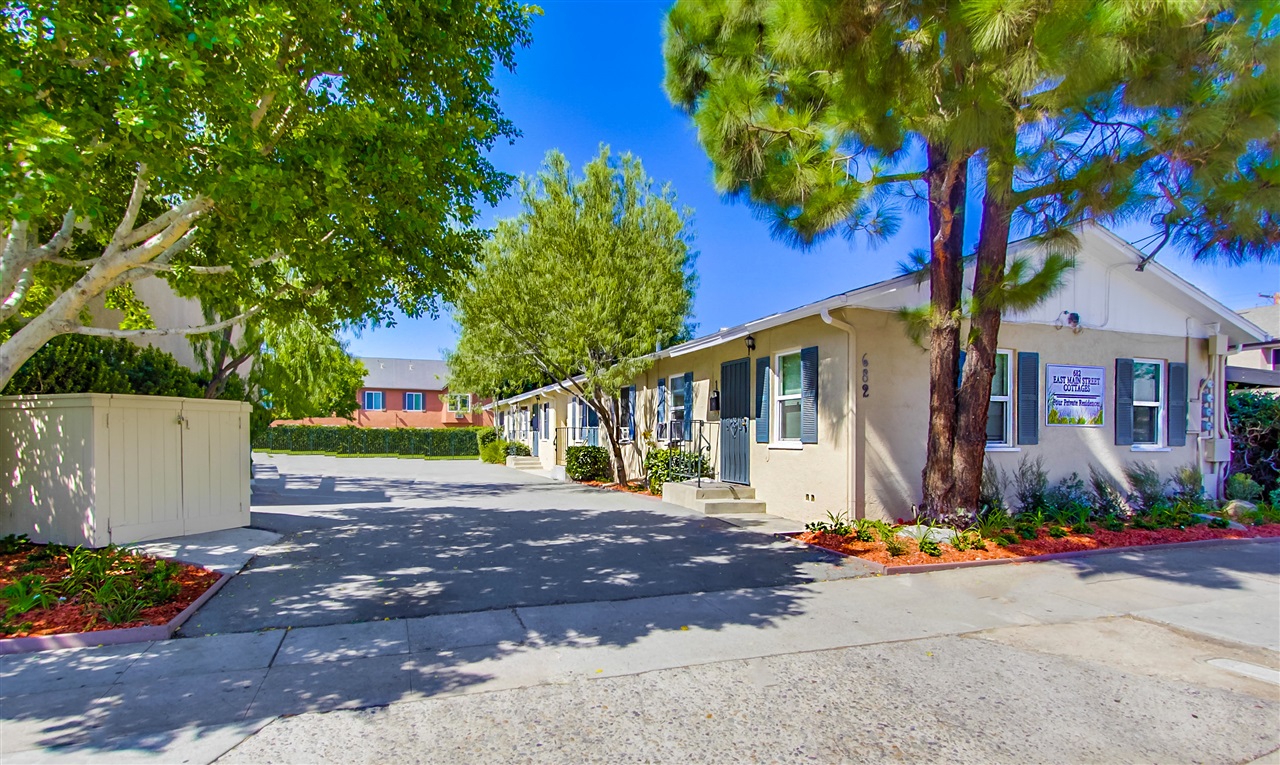 682 E Main St, El Cajon, CA 92020 photo 1
