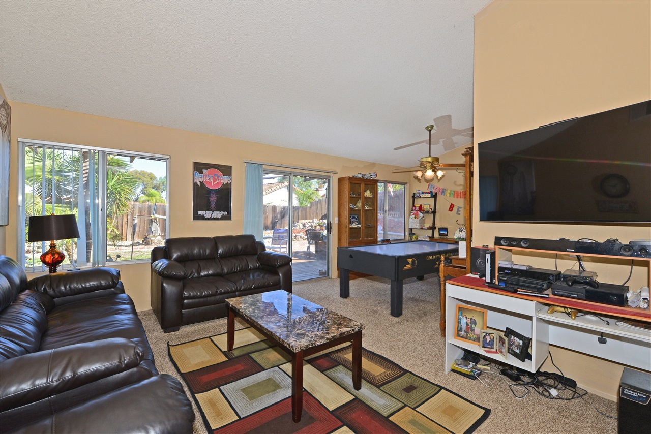4694 Rose Dr, Oceanside, CA 92056 photo 4