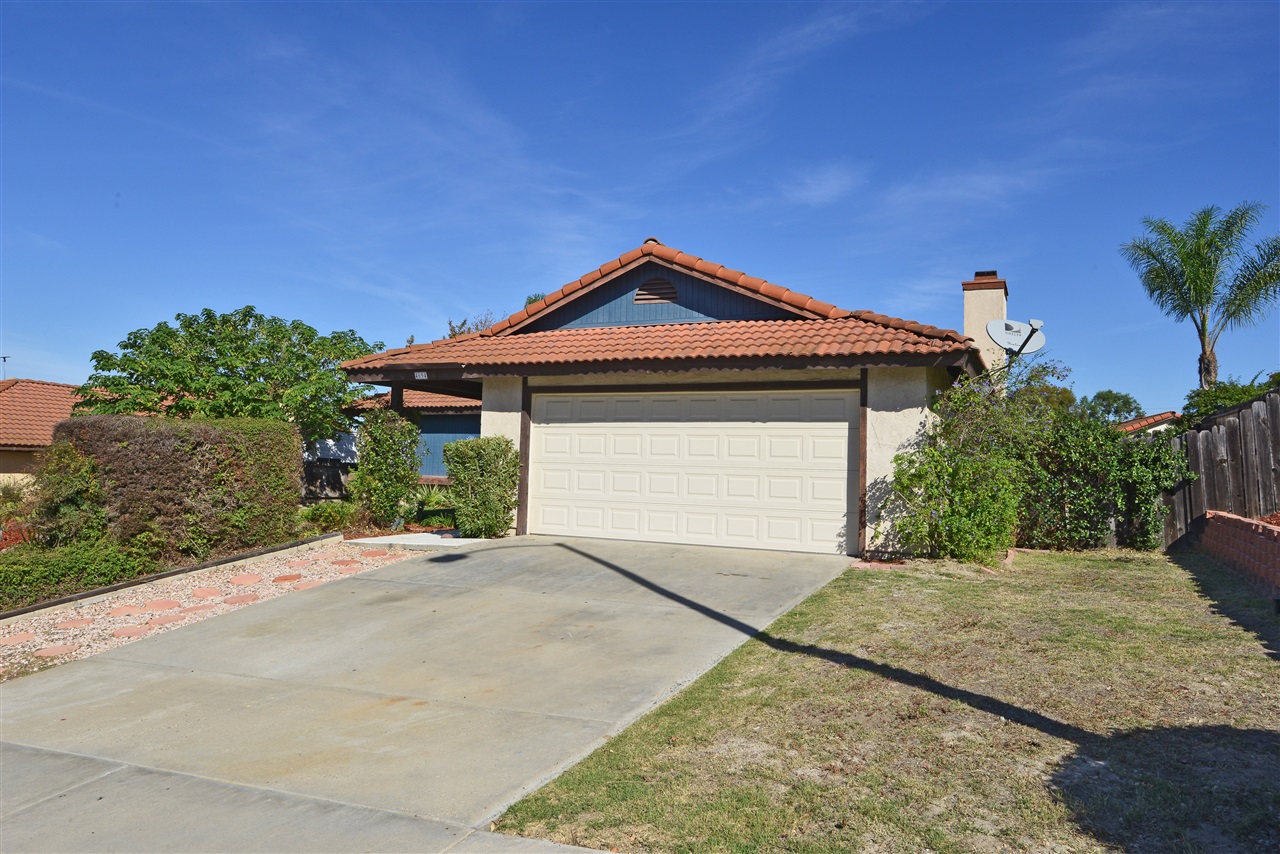 4694 Rose Dr, Oceanside, CA 92056 photo 2