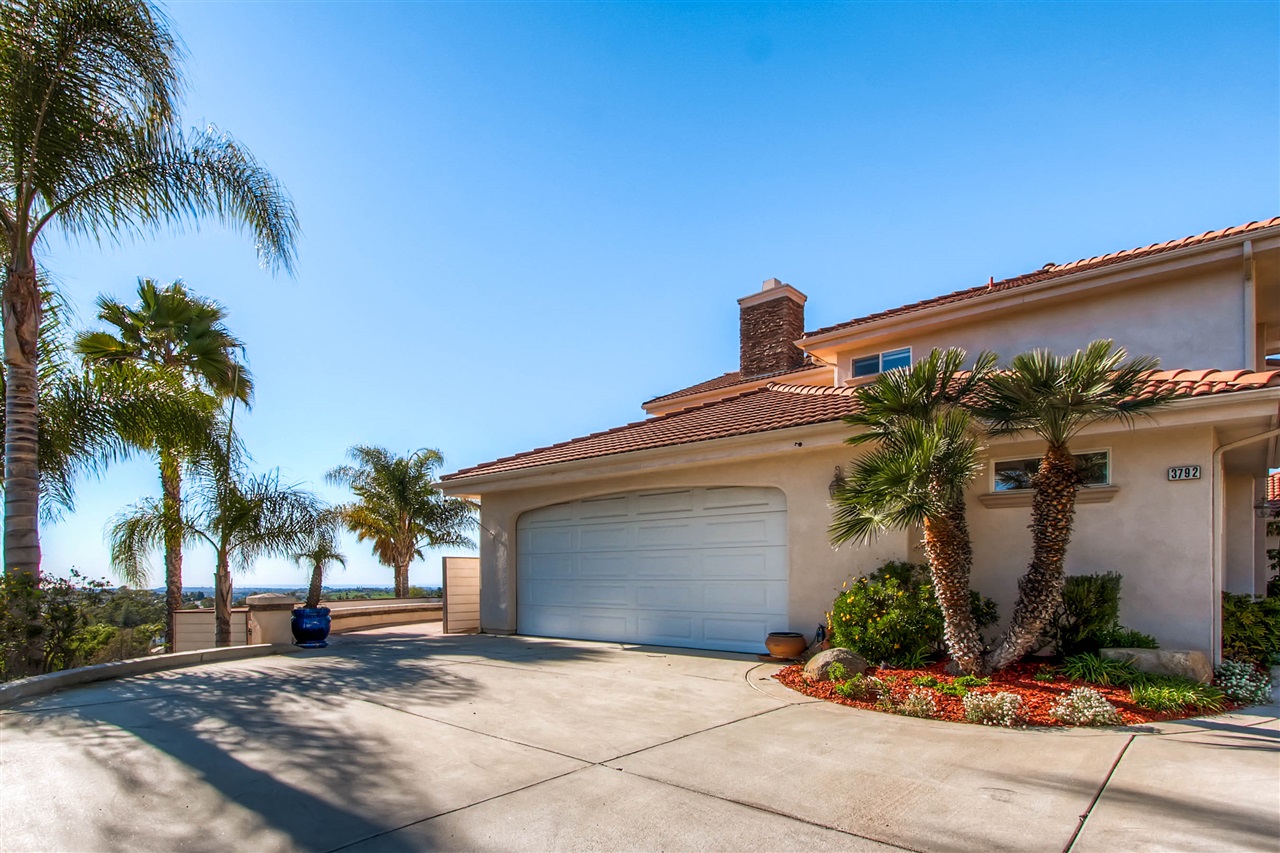 3792 Emma Rd, Vista, CA 92084 photo 2