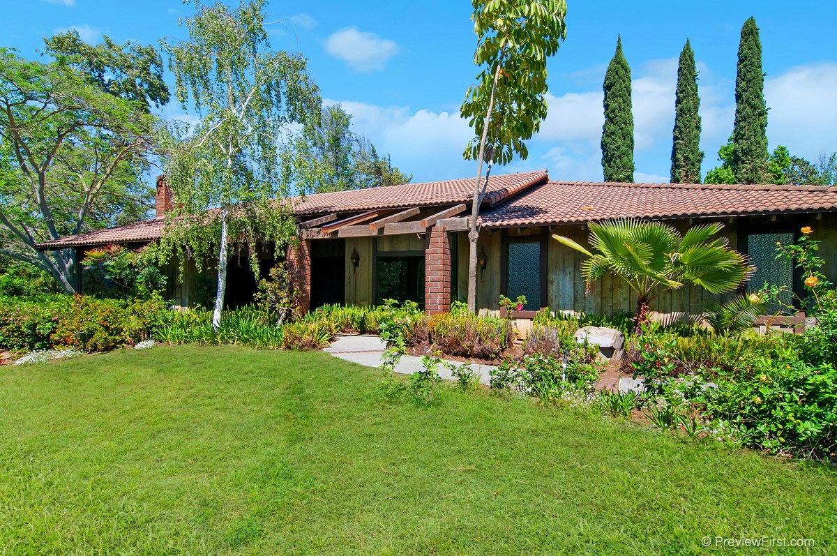 1544 Skyhawk Rd, Escondido, CA 92029 photo 1