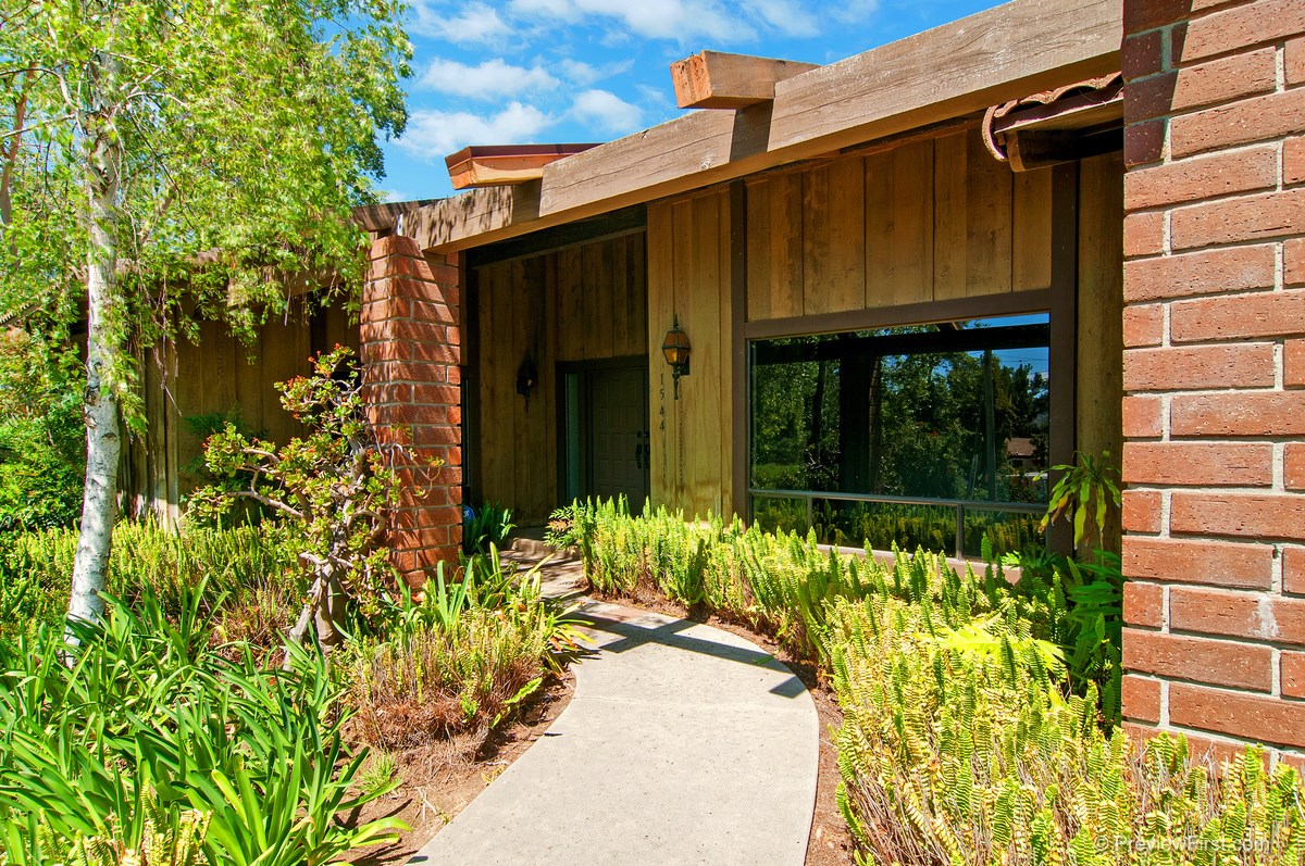 1544 Skyhawk Rd, Escondido, CA 92029 photo 2