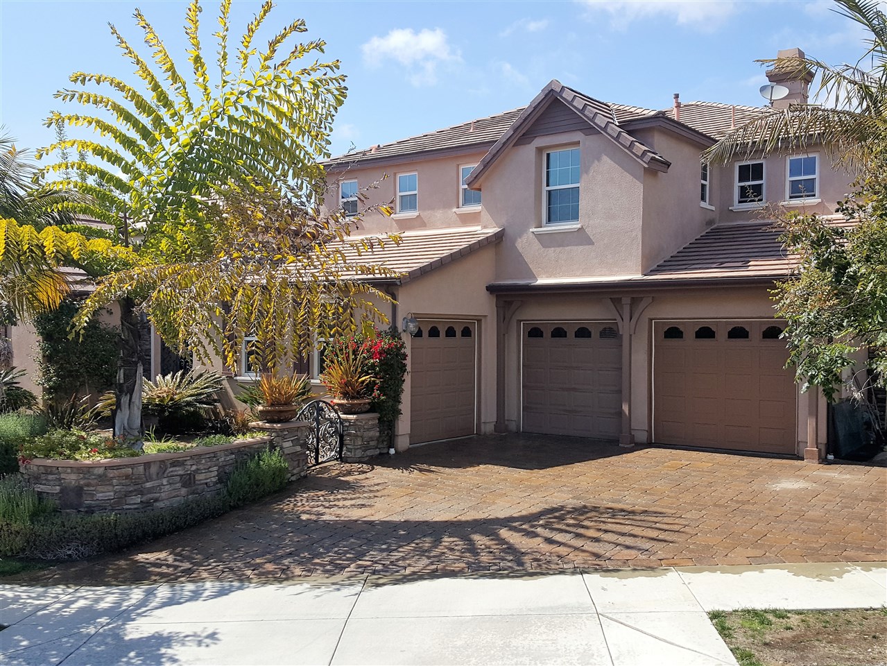 7354 Corte Tomillo, Carlsbad, CA 92009 photo 1