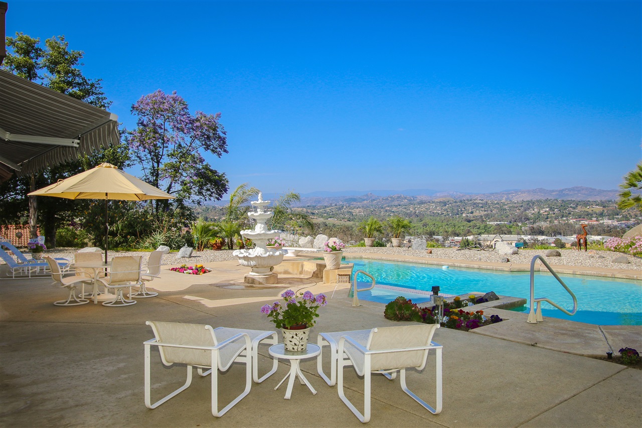 3426 Lomas Serenas Dr, Escondido, CA 92029 photo 1