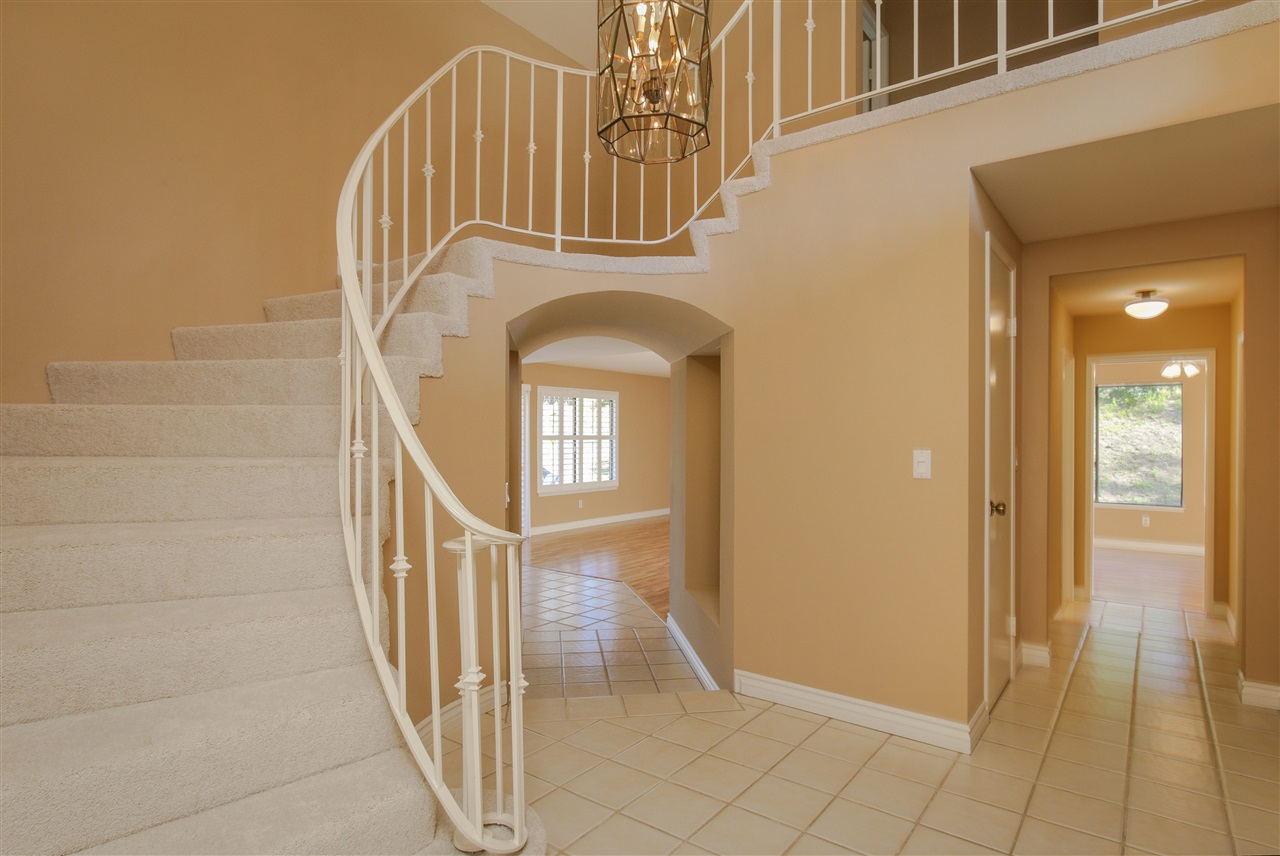 3426 Lomas Serenas Dr, Escondido, CA 92029 photo 3
