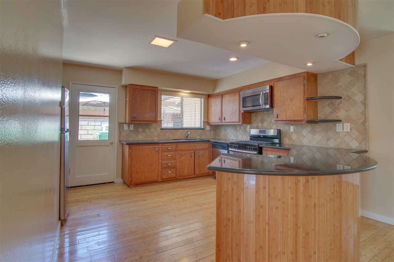 3221 Valley Gln, Oceanside, CA 92056 photo 9