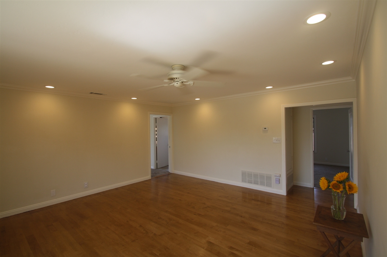 7376 Central Ave, Lemon Grove, CA 91945 photo 2