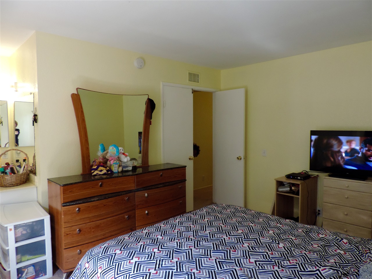 2562 Granada Cir, Spring Valley, CA 91977 photo 11