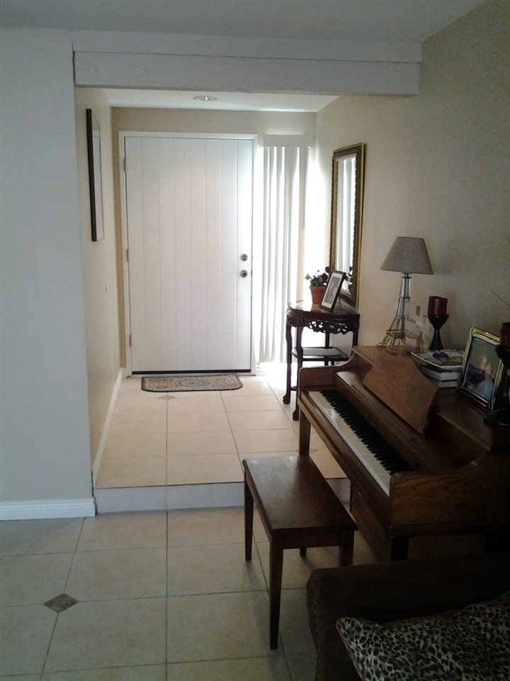 8233 Via Mallorca, La Jolla, CA 92037 photo 2