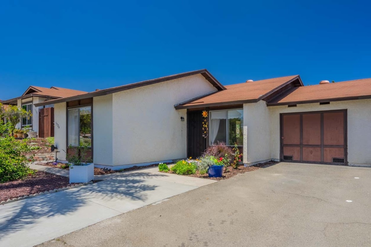 1726 Lemon Heights Dr, Oceanside, CA 92056 photo 2