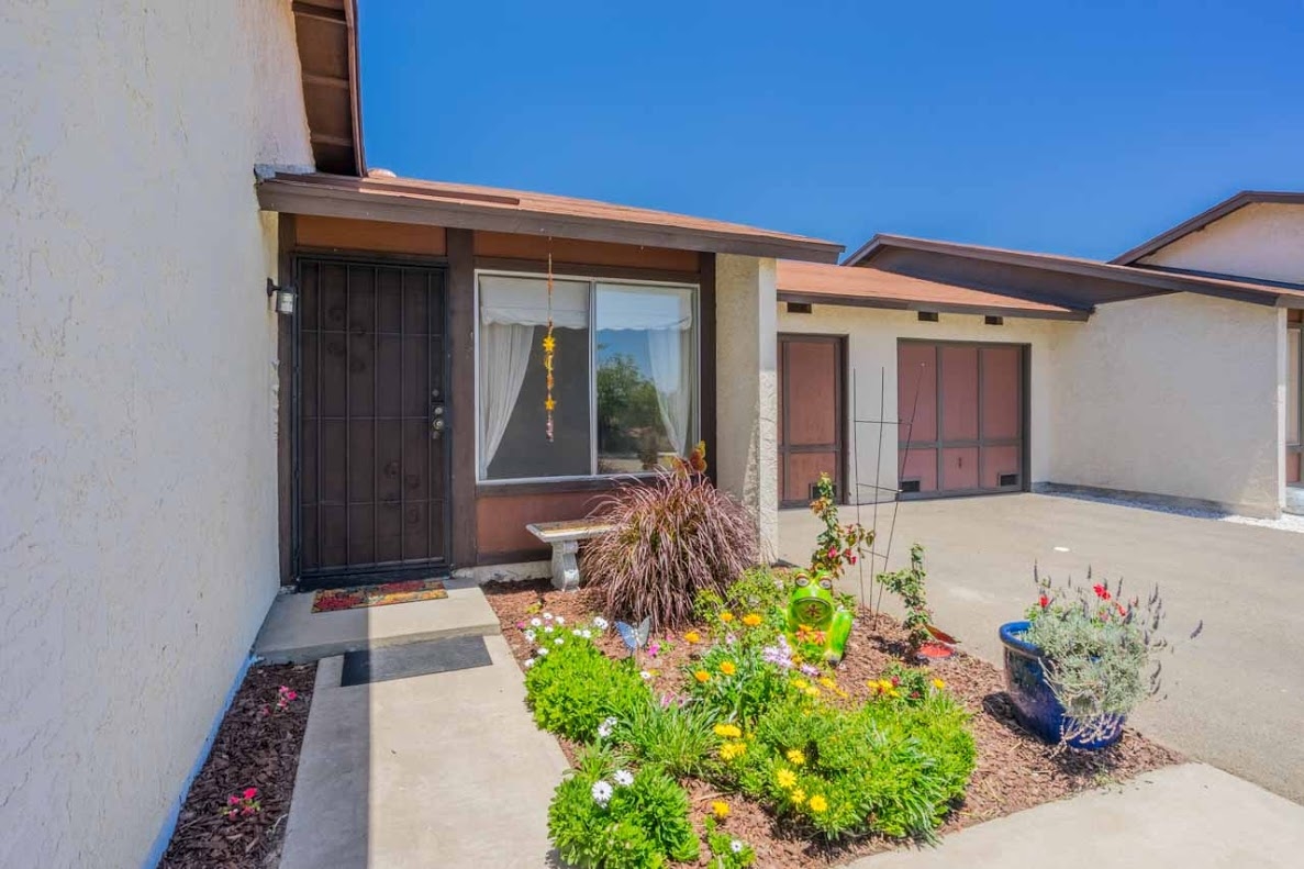 1726 Lemon Heights Dr, Oceanside, CA 92056 photo 1