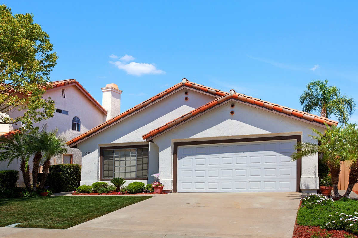 1584 Madrid Dr, Vista, CA 92081 photo 2